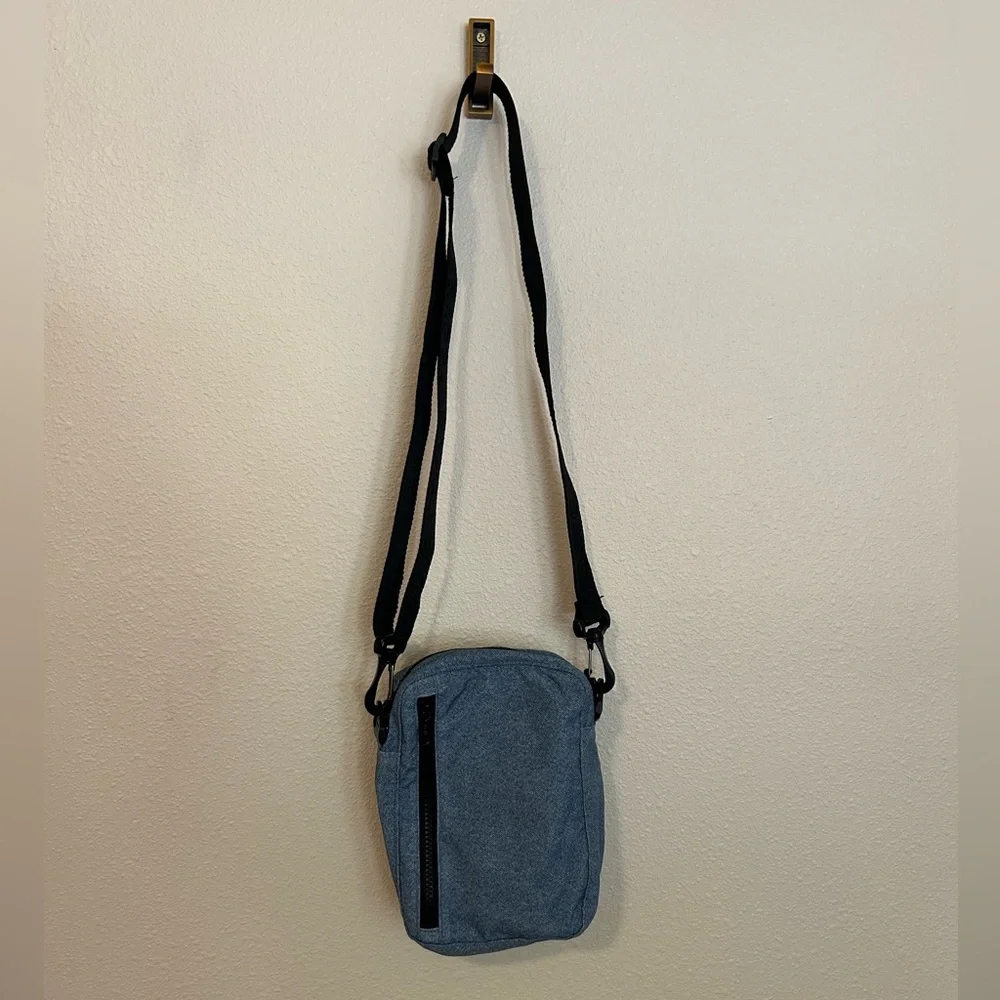 BAGGU sport crossbody